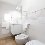 Bed & Breakfast All'angolo Della Torre 4*