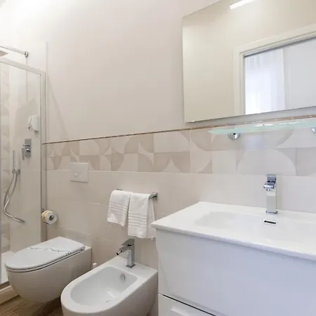 All'angolo Della Torre B&B 트로페아