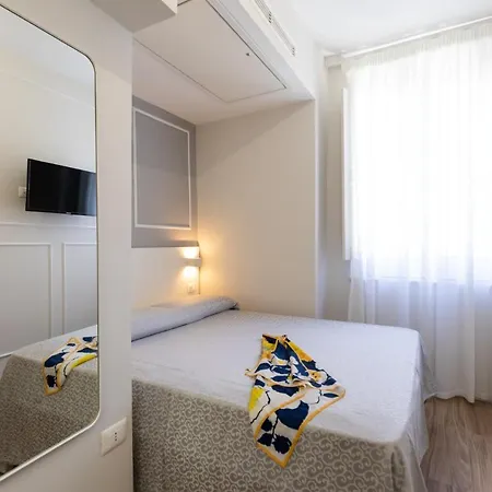 All'angolo Della Torre B&B 트로페아