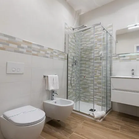 All'angolo Della Torre B&B 트로페아