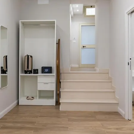 All'angolo Della Torre B&B 트로페아